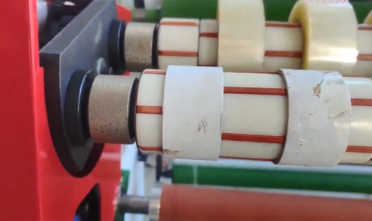 Die Montage welle der BOPP Tape Sliding Rewiding Maschine