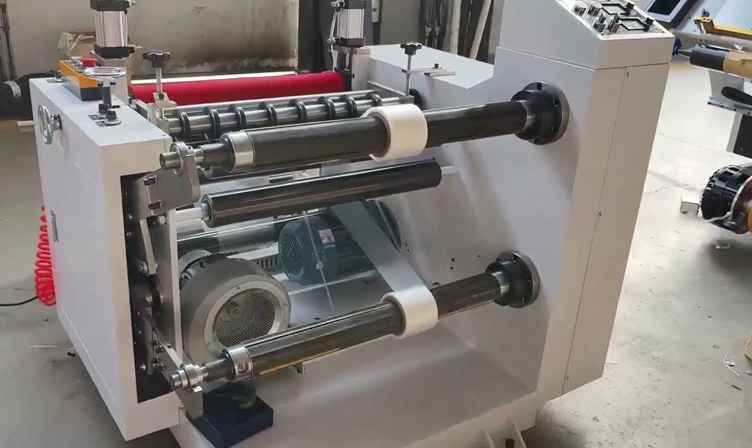 Wirtschaft lich 650mm breiter Rewinder im Laufen