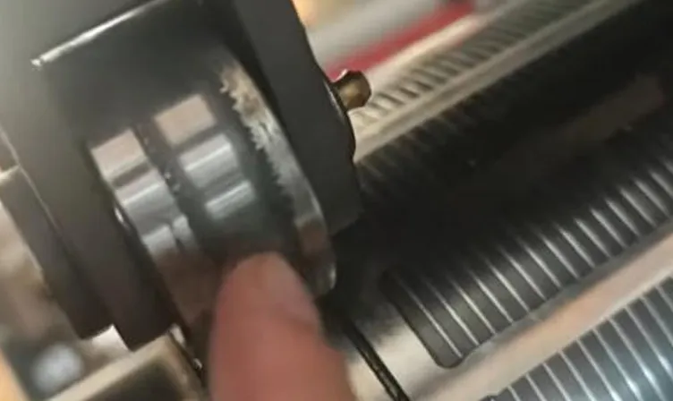 Schmierung der Rotations stempel schneide maschine